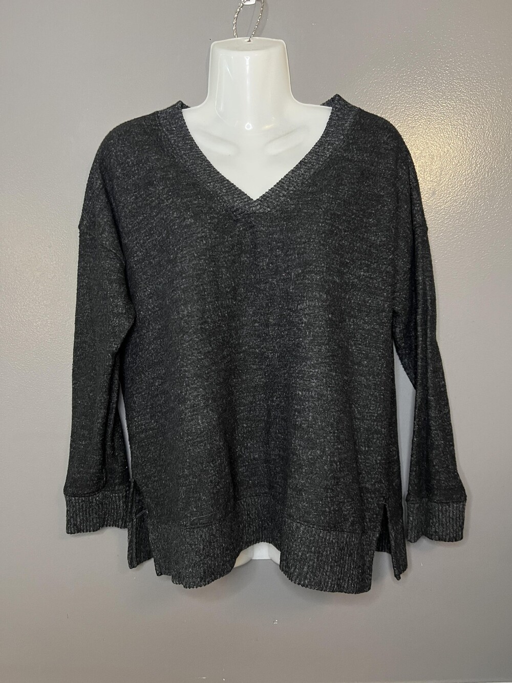 Cherish Sweater Womens Medium Charcoal V-Neck Ribbed Trim Drop Shoulder Pullover